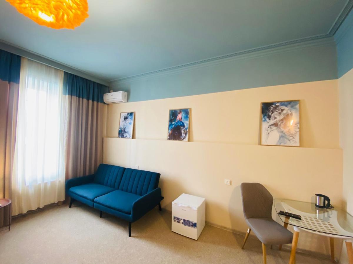 Mose Art Hotel Tbilisi Bagian luar foto