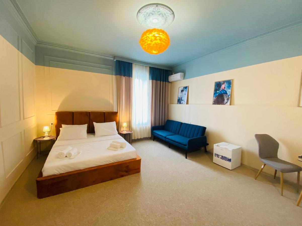 Mose Art Hotel Tbilisi Bagian luar foto