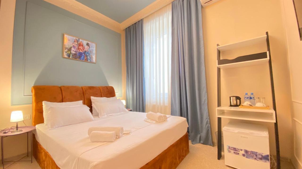 Mose Art Hotel Tbilisi Bagian luar foto