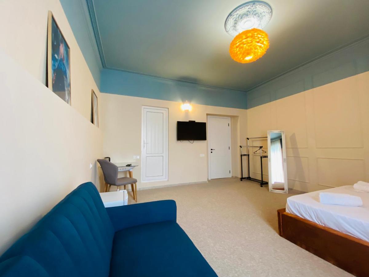 Mose Art Hotel Tbilisi Bagian luar foto