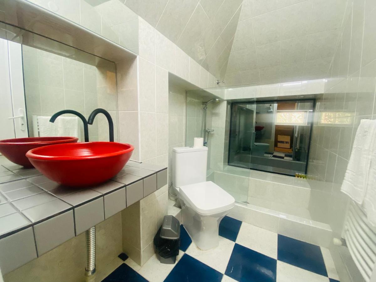 Mose Art Hotel Tbilisi Bagian luar foto